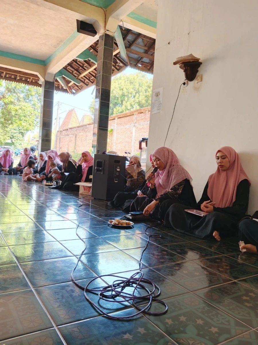 Pertemuan Rutin PKK RT 01/RW 05 Diisi Peringatan Maulid Nabi Muhammad SAW