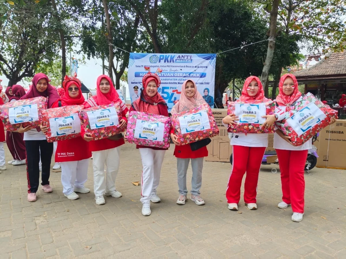 PKK Kecamatan Kembang Ikuti Kegiatan “PKK Anti Mager” Kabupaten Jepara