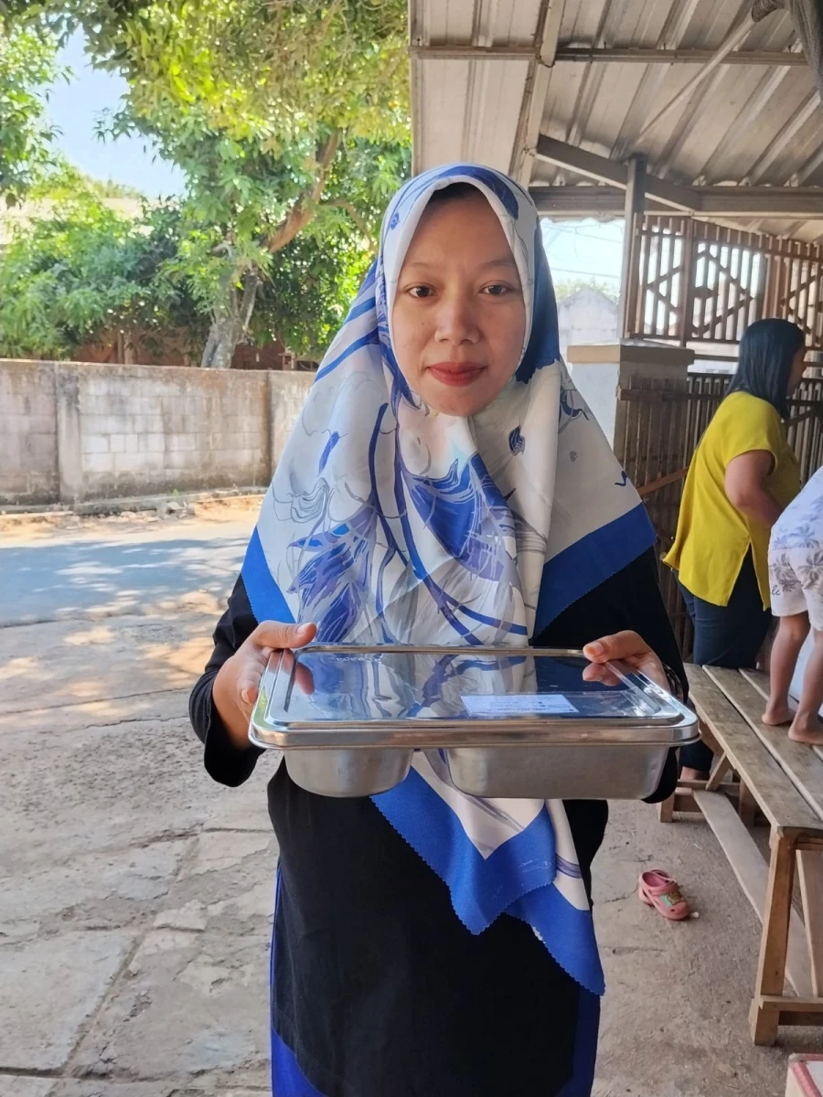 Pemberian MBG bagi Bumil, Busui, dan Balita di Posyandu Harapan 4 RW 06 Desa Karanggondang