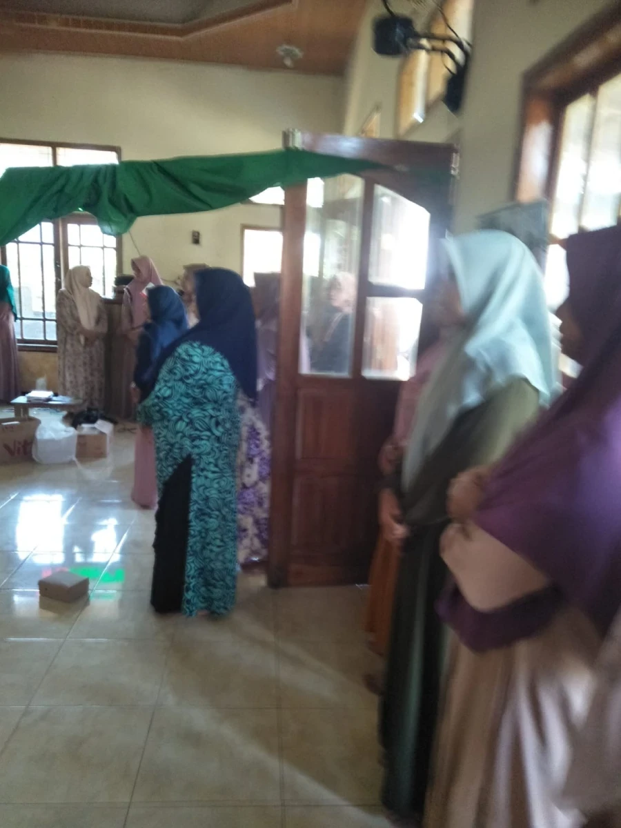 Peringatan Maulid Nabi Muhammad SAW oleh Kelompok Ngaji Ibu-Ibu di Mushola Muttakim Desa Karanggondang
