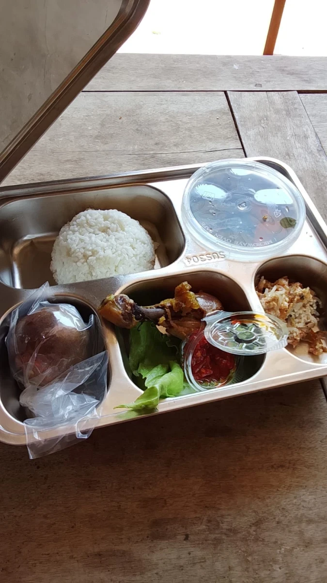 Distribusi MBG bagi Bumil, Busui, dan Balita di Posyandu Harapan 1 RW 09 Desa Karanggondang