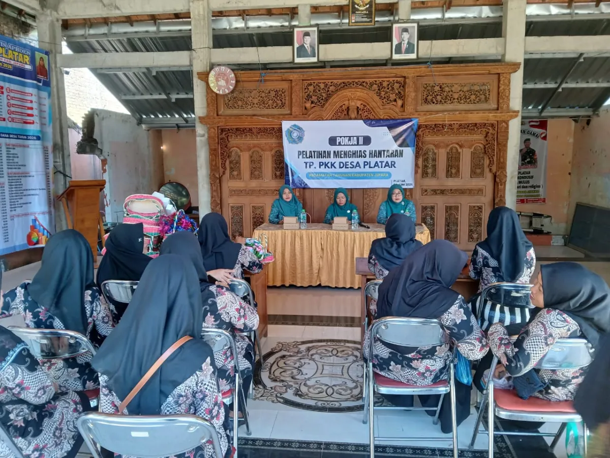 PELATIHAN MENGHIAS HANTARAN POKJA II TP PKK DESA PLATAR
