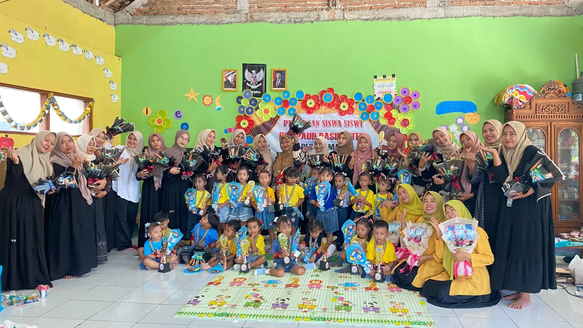 Kegiatan pelepasan siswa siswi pos paud Desa semat