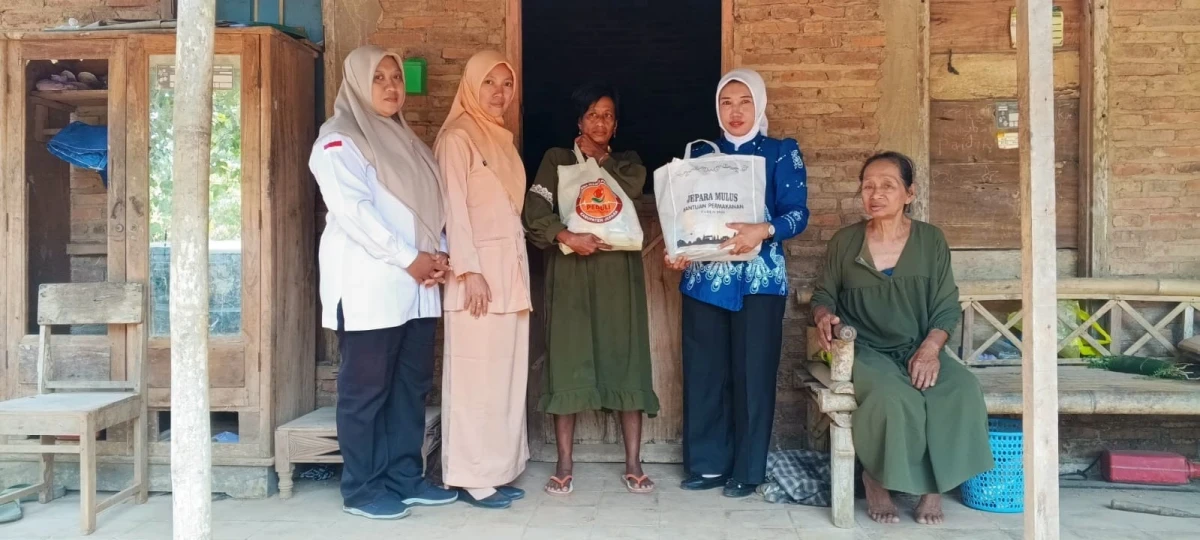 PKK SAHABAT KELUARGA KEGIATAN PENYERAHAN BANTUAN JEPARA CARE DAN DWP PEDULI