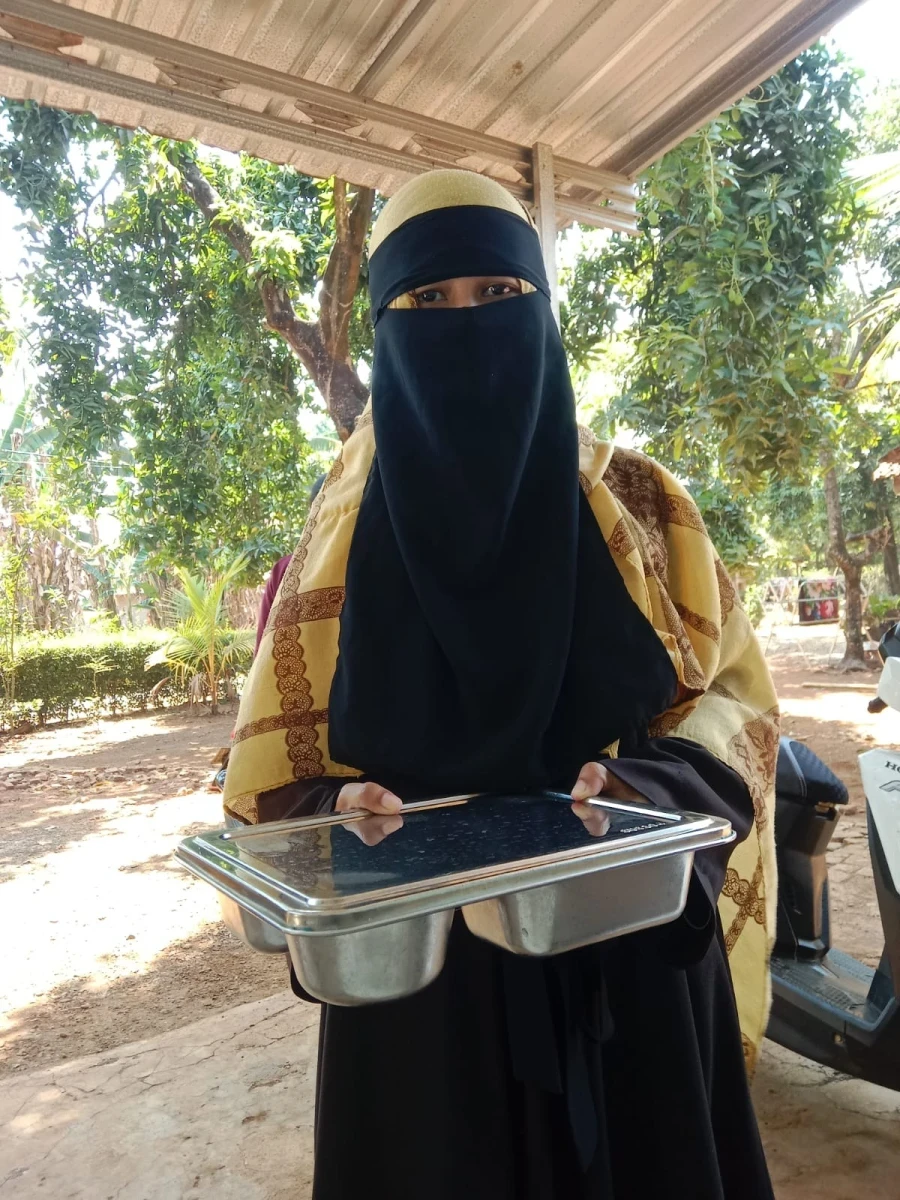 Pemberian Makan Bergizi Gratis (MBG) bagi Bumil, Busui, dan Balita di Posyandu Harapan 11 RW 04 Desa Karanggondang