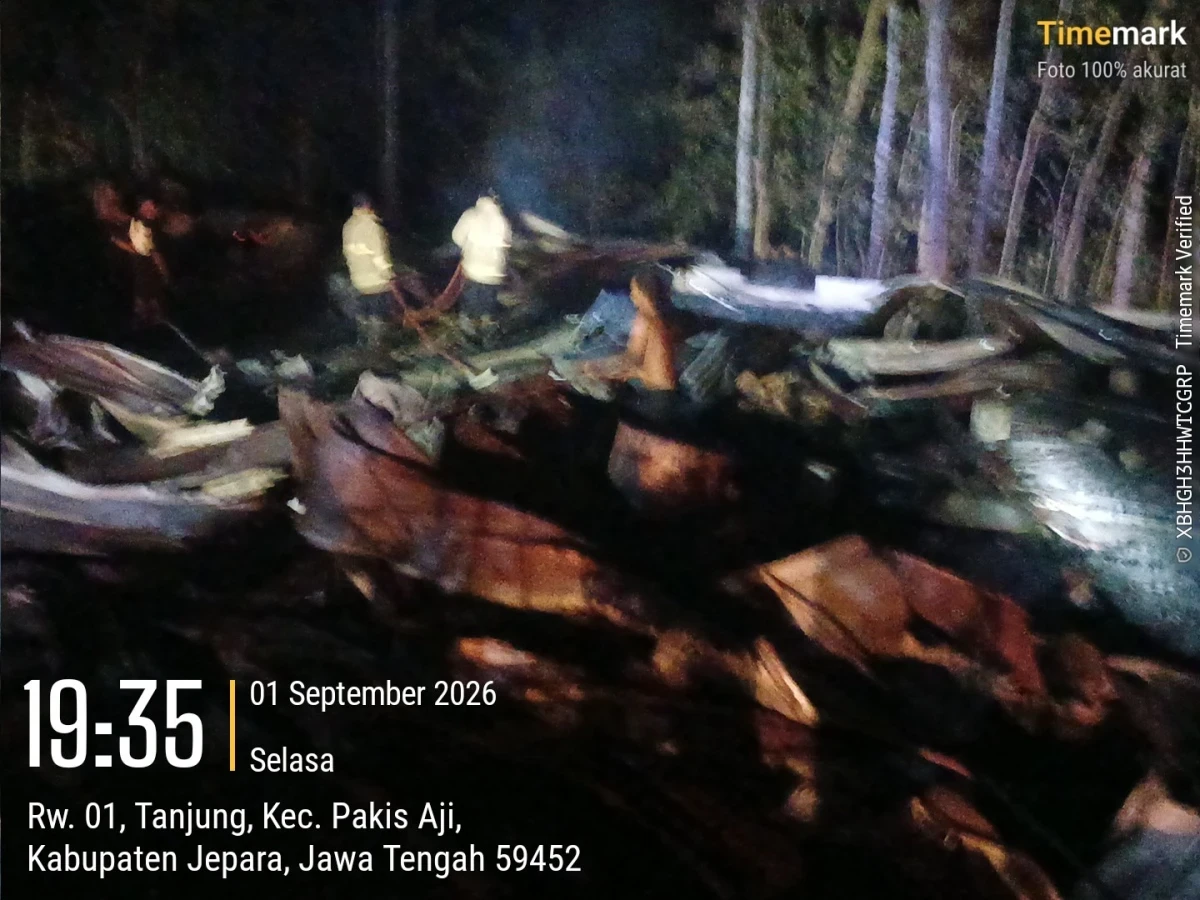 PKK SAHABAT KELUARGA KEGIATAN KUNJUNGAN KETUA TP PKK KECAMATAN PAKIS AJI KE LOKASI KEBAKARAN
