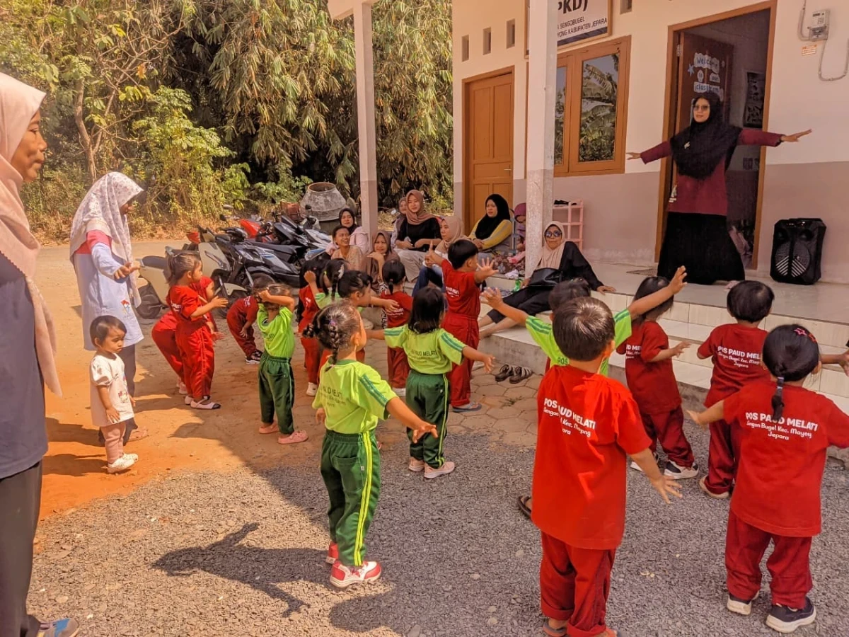 Bunda Paud senam bersama anak-anak PP Melati pada hari Jum'at tgl 4 September dengan iringan musik Senam Sehat Gembira 