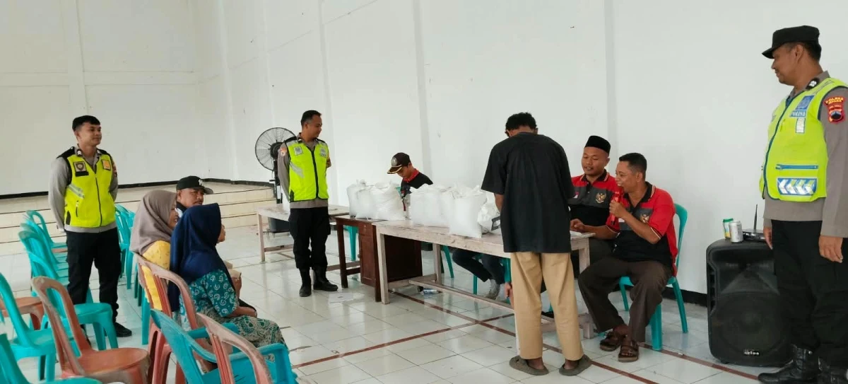 POKJA III BERSAMA POLSEK DONOROJO PENDAMPINGAN BANTUAN PANGAN