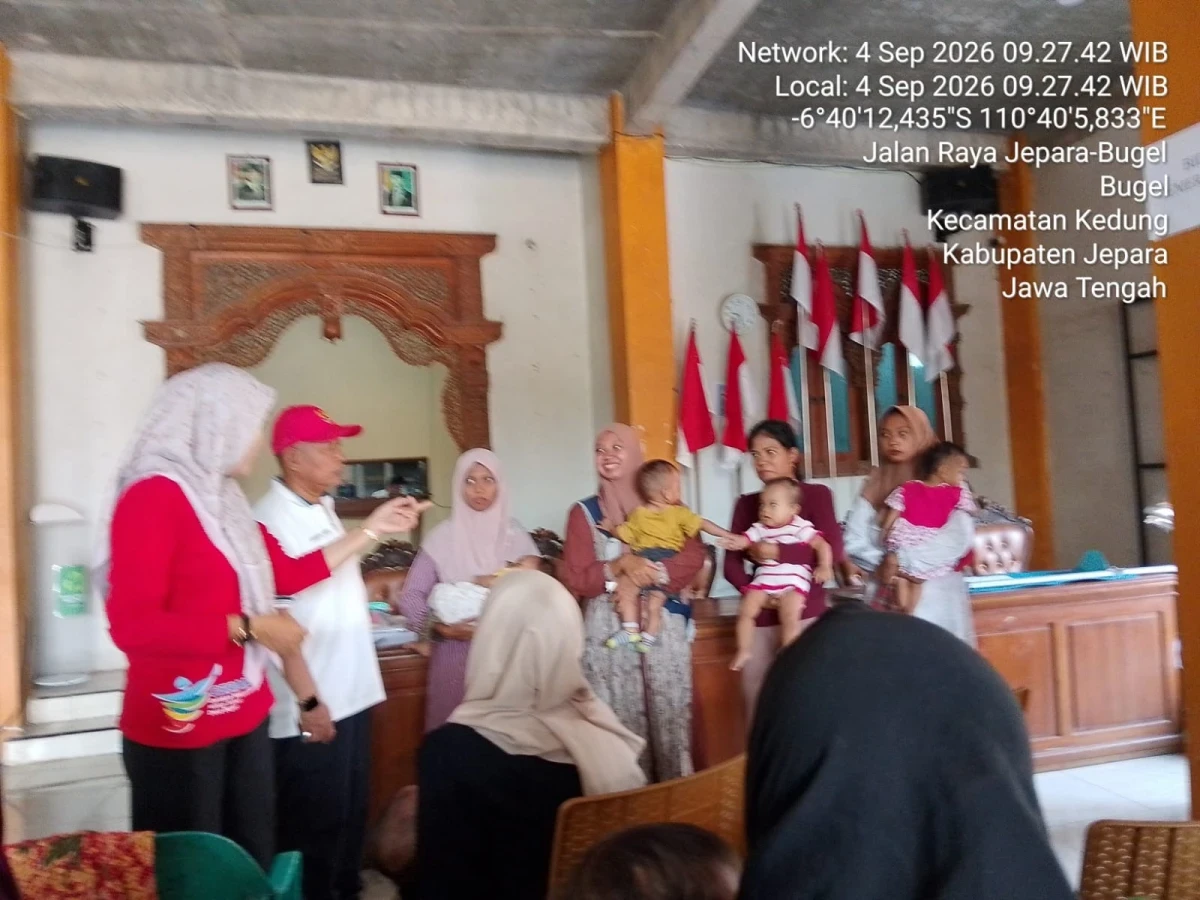 Pemberian PMT balita 