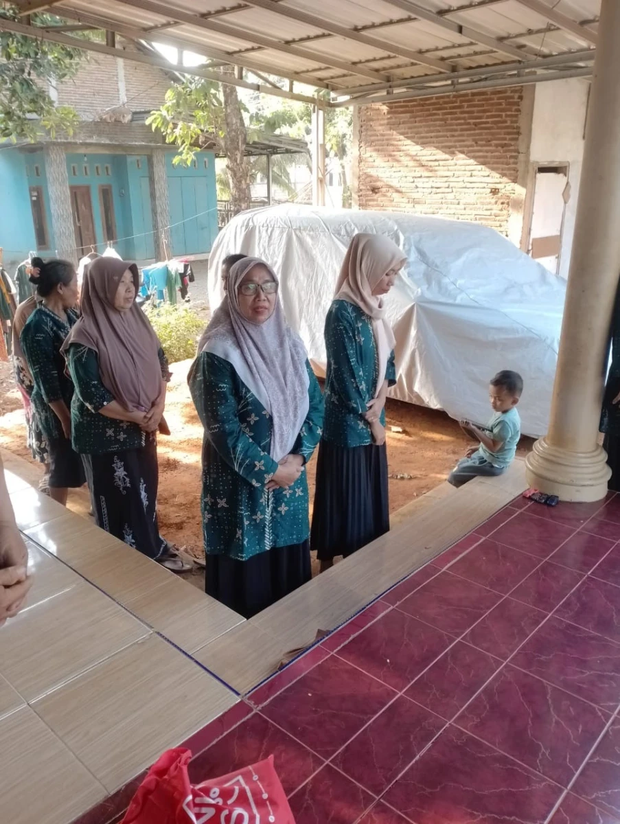 Pertemuan Rutin Kelompok PKK RT 02/RW 05 Desa Karanggondang dengan Edukasi Hemat Air dan Pencegahan Kebakaran