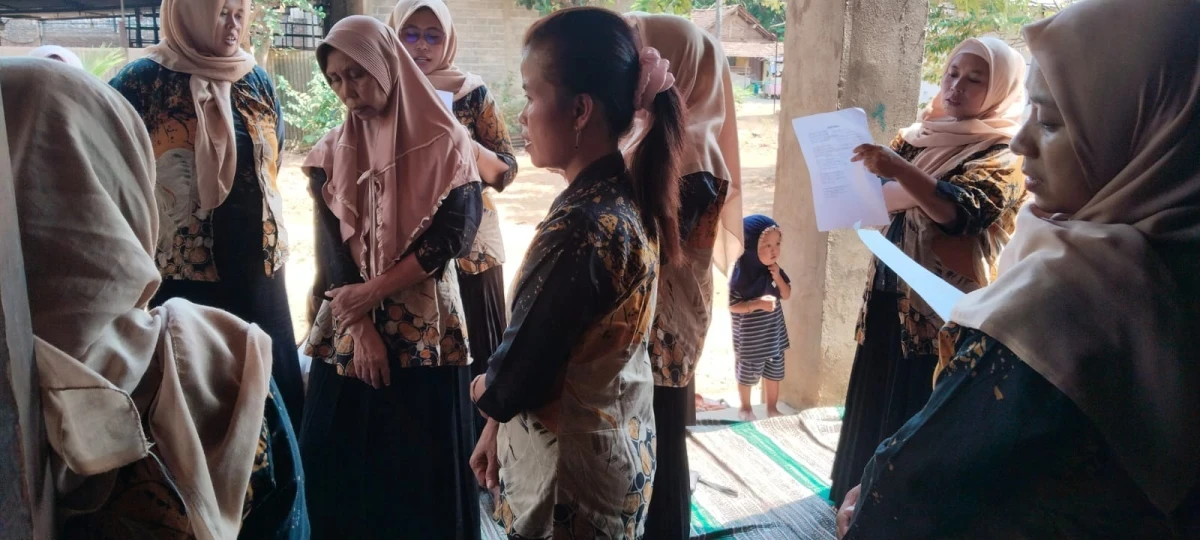 Pertemuan Rutin Kelompok PKK RT 06/RW 08 Desa Karanggondang