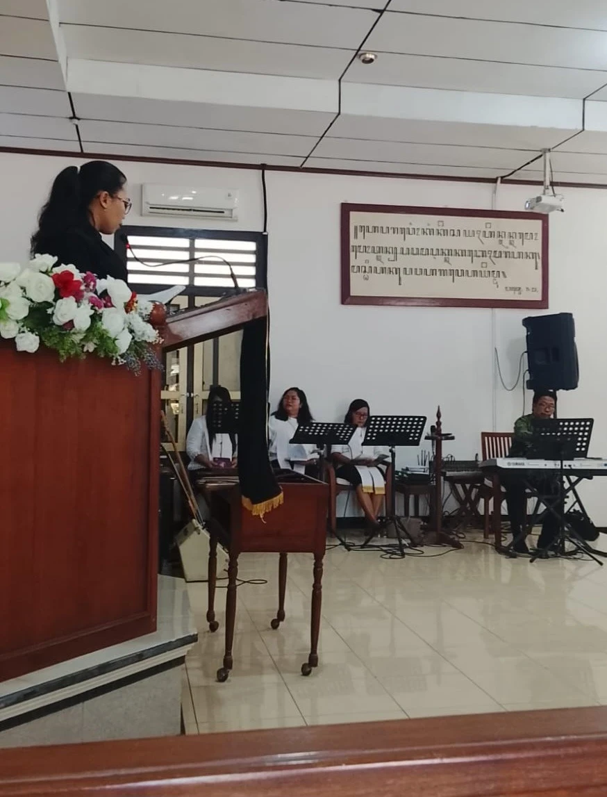 Ibadah Minggu Warga GITJ Kedung Penjalin Karanggondang dengan Tema “Anak-Anak Terang”