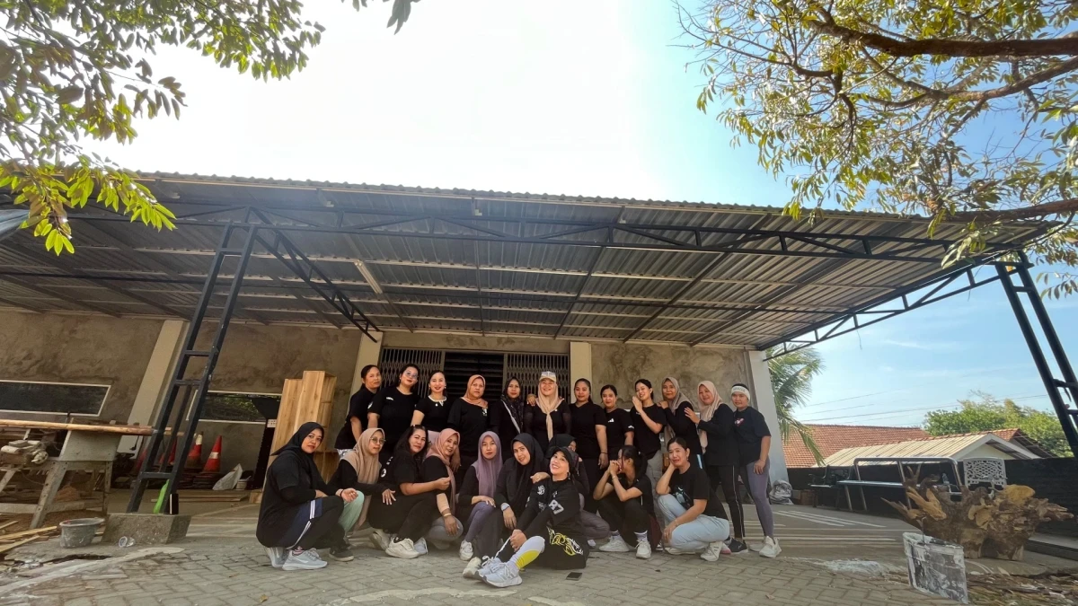 Senam Kebugaran Bersama Kelompok PKK RT 01/RW 08 Desa Karanggondang