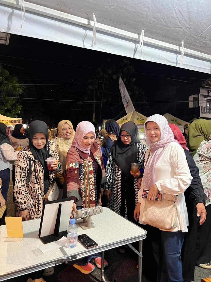 Bangga Produk Mayong, Ketua Dekranasda Dukung UMKM Tampil di Kartini Night