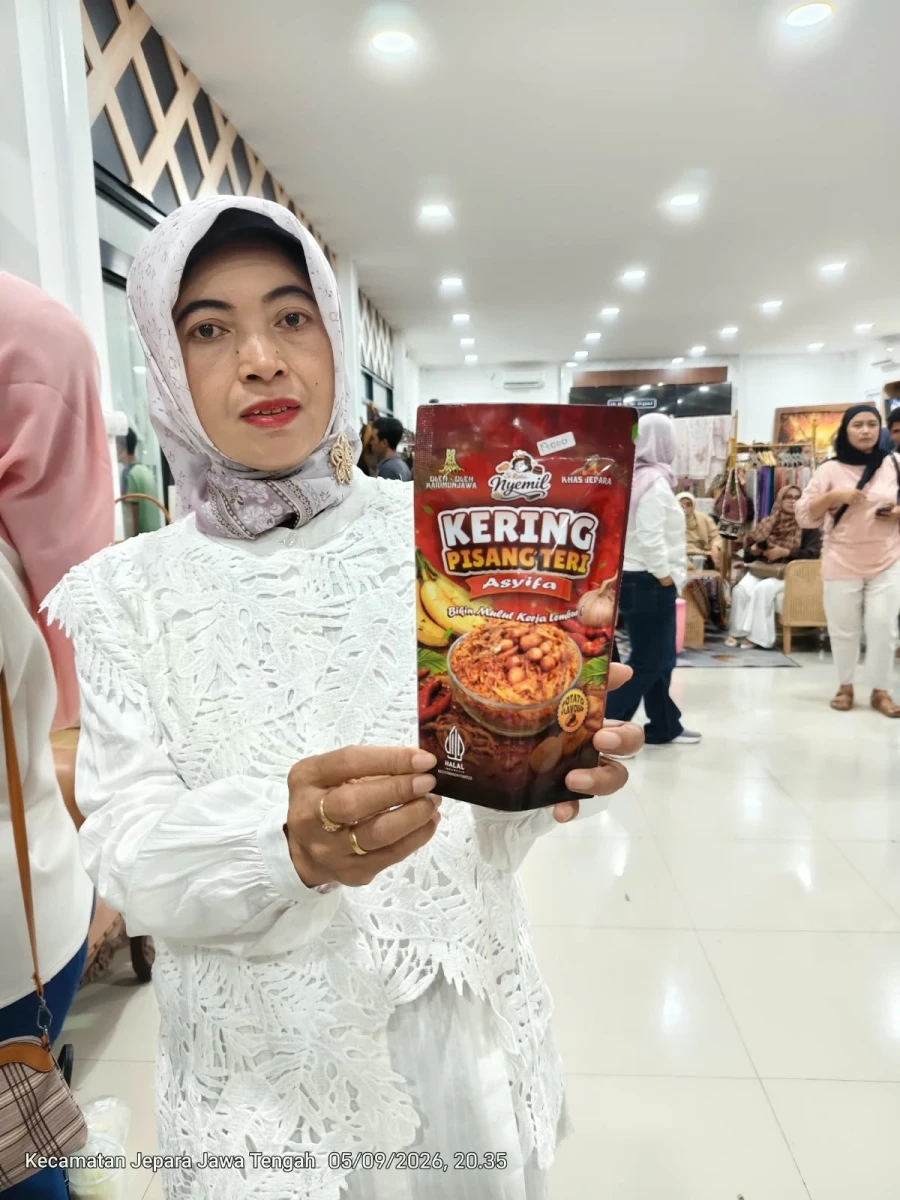Ketua Dekranasda Kecamatan Mlonggo Kunjungi Galeri Dekranasda Jepara, Kenalkan Produk UMKM Asyifa