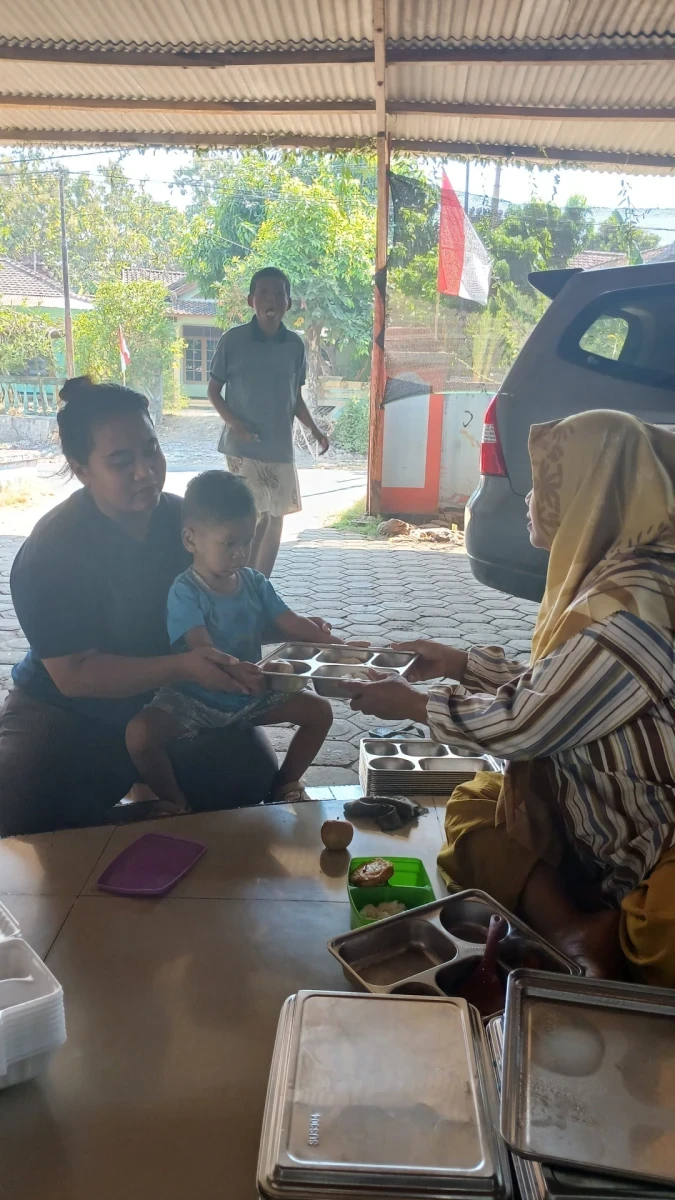 PEMBAGIAN MBG BALITA DI POS PANDAN 3 DESA KEDUNGCINO