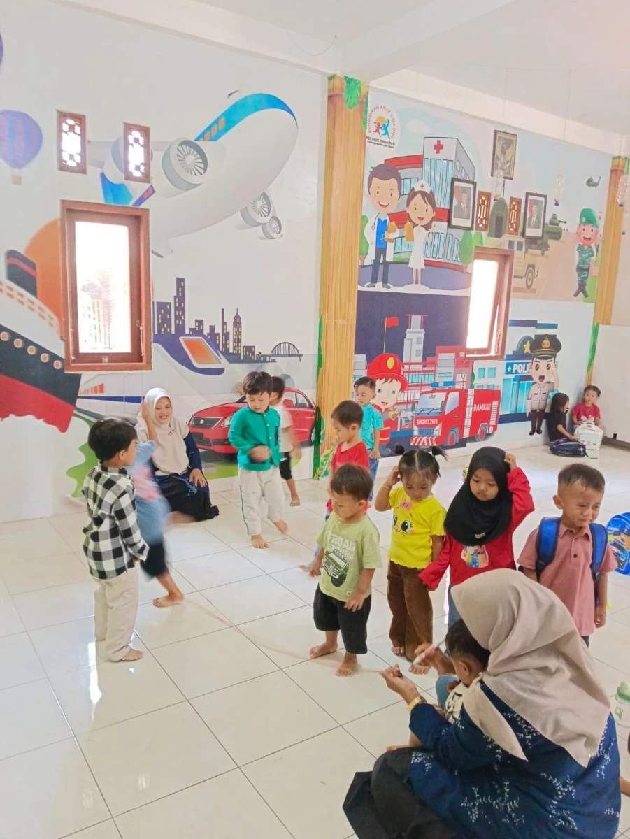 Pos paud Embun Pagi sub tema melompat lompat