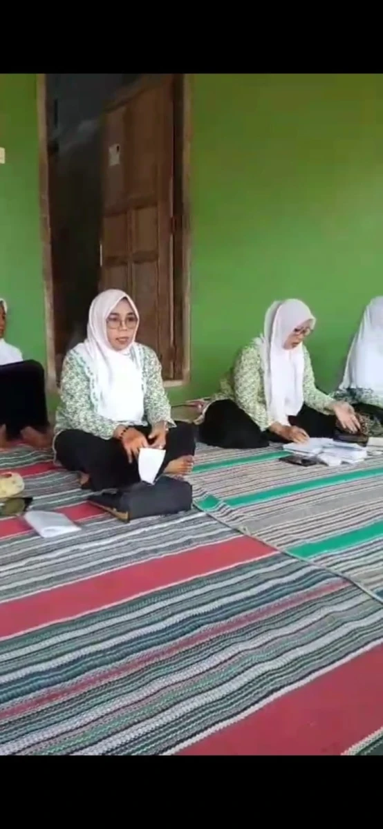 Eratkan Tali Silaturahmi dan Syiar Keagamaan, Fatayat NU RT 04/RW 02 Desa Karanggondang Gelar Pertemuan Rutin