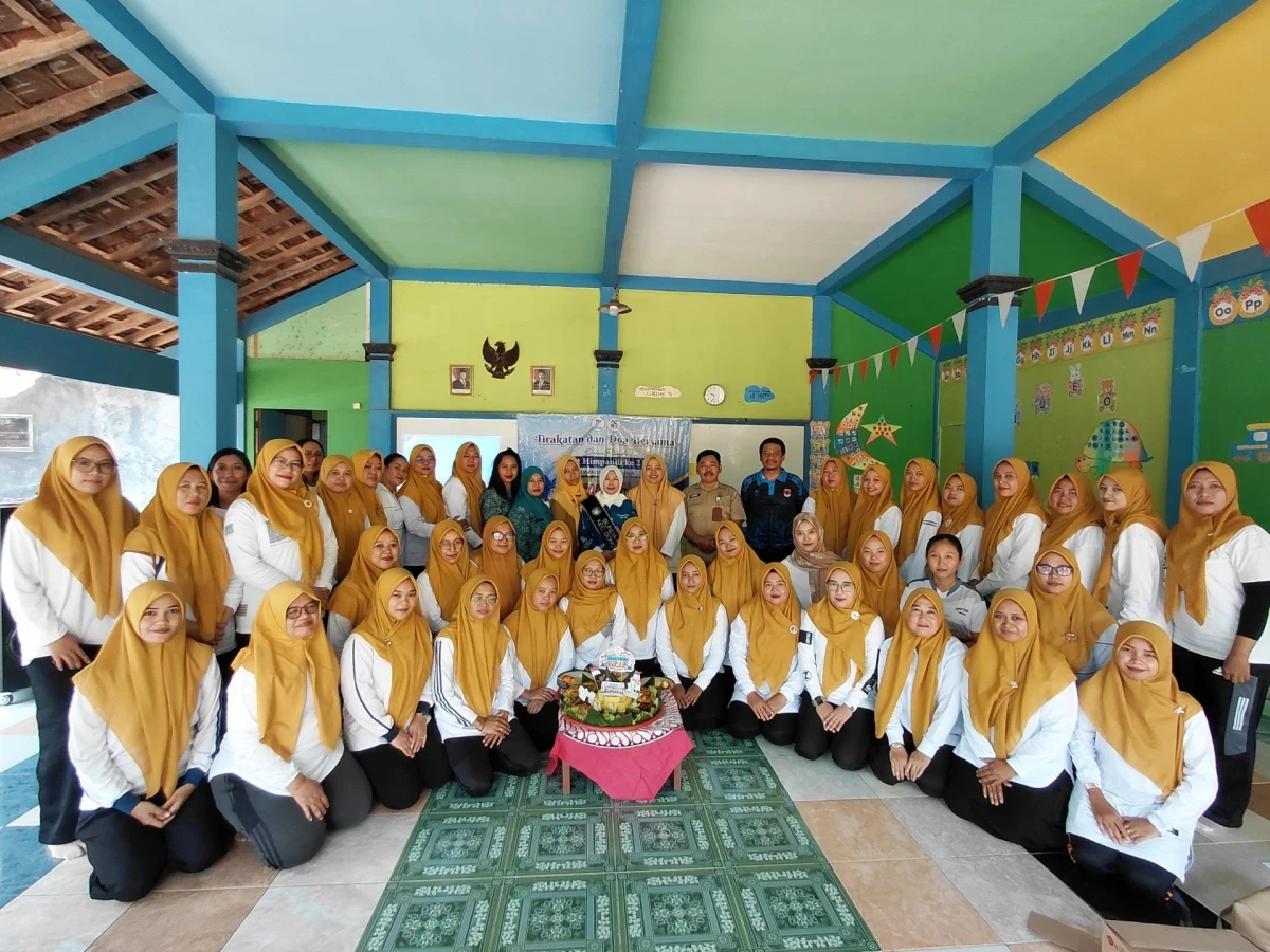 Menghadiri HUT Himpaudi ke 21 
