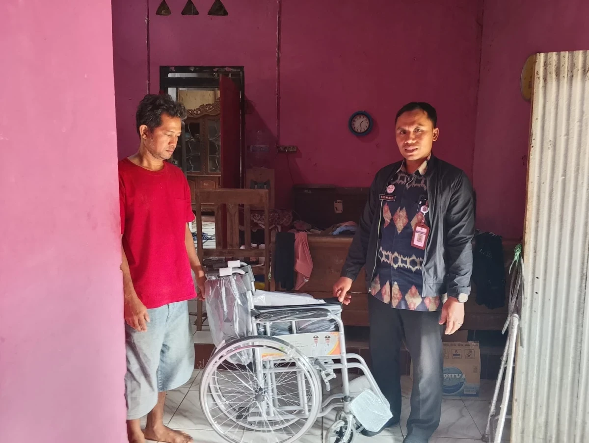 PENYALURAN BANTUAN KURSI RODA DARI PEMKAB JEPARA