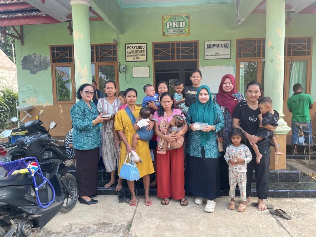 PEMBAGIAN PMT DAN MBG POS MAWAR MERAH 3 DESA BANYUMANIS