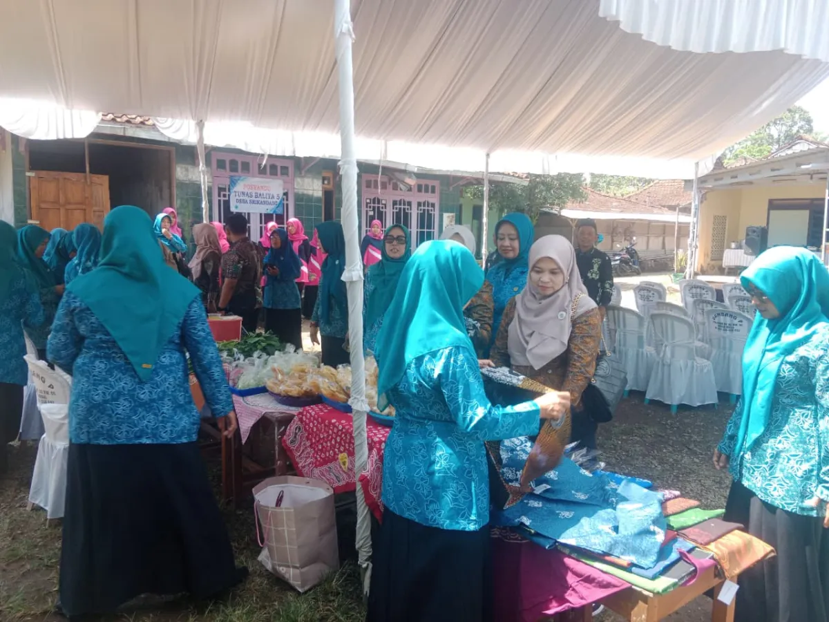 MENGIKUTI LOMBA AKU HATINYA PKK TINGKAT KABUPATEN JEPARA