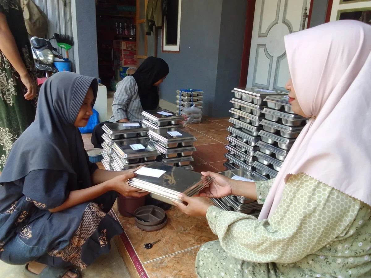 PEMBAGIAN MBG BALITA DI POS PANDAN 4 DESA KEDUNGCINO