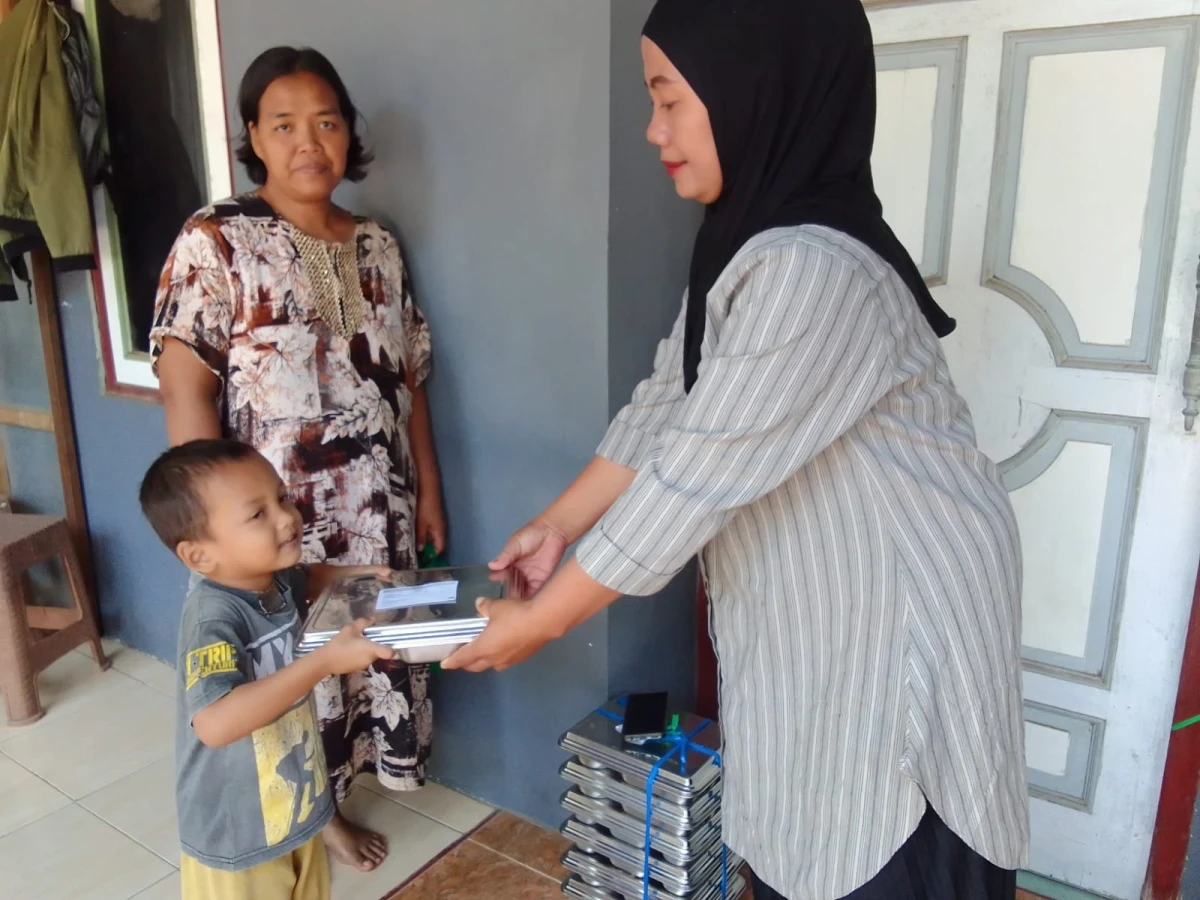PEMBAGIAN MBG BALITA DI POS PANDAN 4 DESA KEDUNGCINO