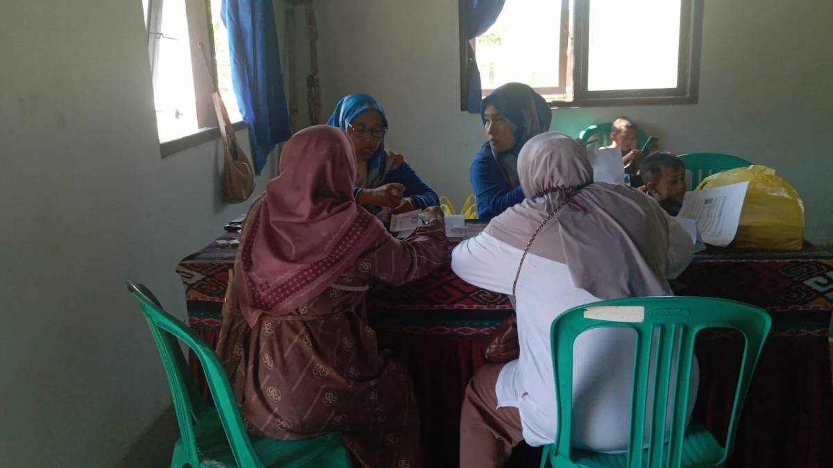 Wujud Peduli Kesehatan Warga: PKK Desa Kemujan Dampingi Puskesmas Karimunjawa Gelar Skrining TB dan Cek Kesehatan Gratis