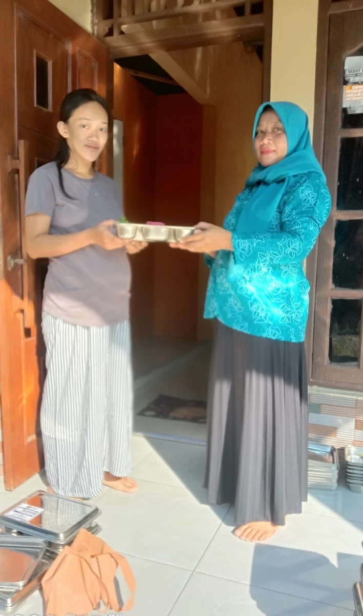 TP PKK Desa Mororejo Ikut Serta bagikan MBG 2 September 2026