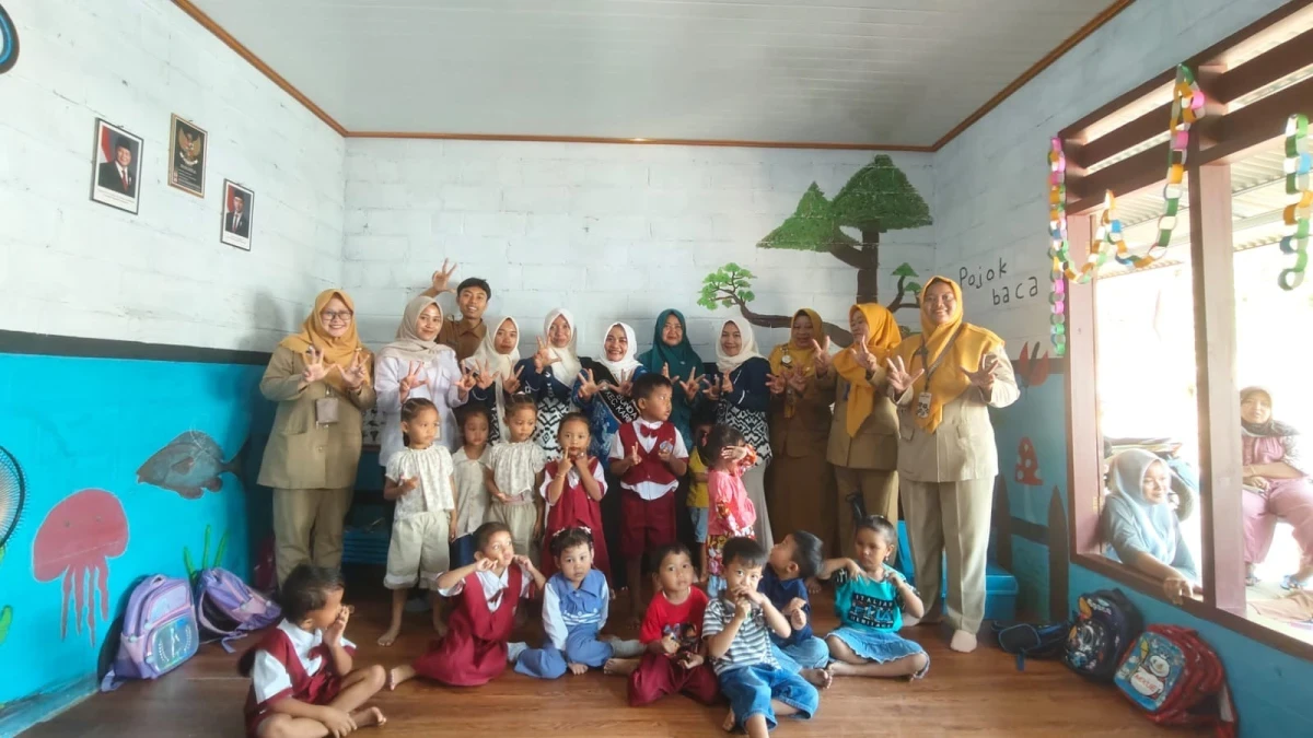 Pemeriksaan kesehatan anak2 paud berkolaborasi dgn PKK Kecamatan dan tim puskesmas di KB Permata Bunda 1 Dukuh Nyamplungan Desa karimunjawa Kecamatan karimunjawa