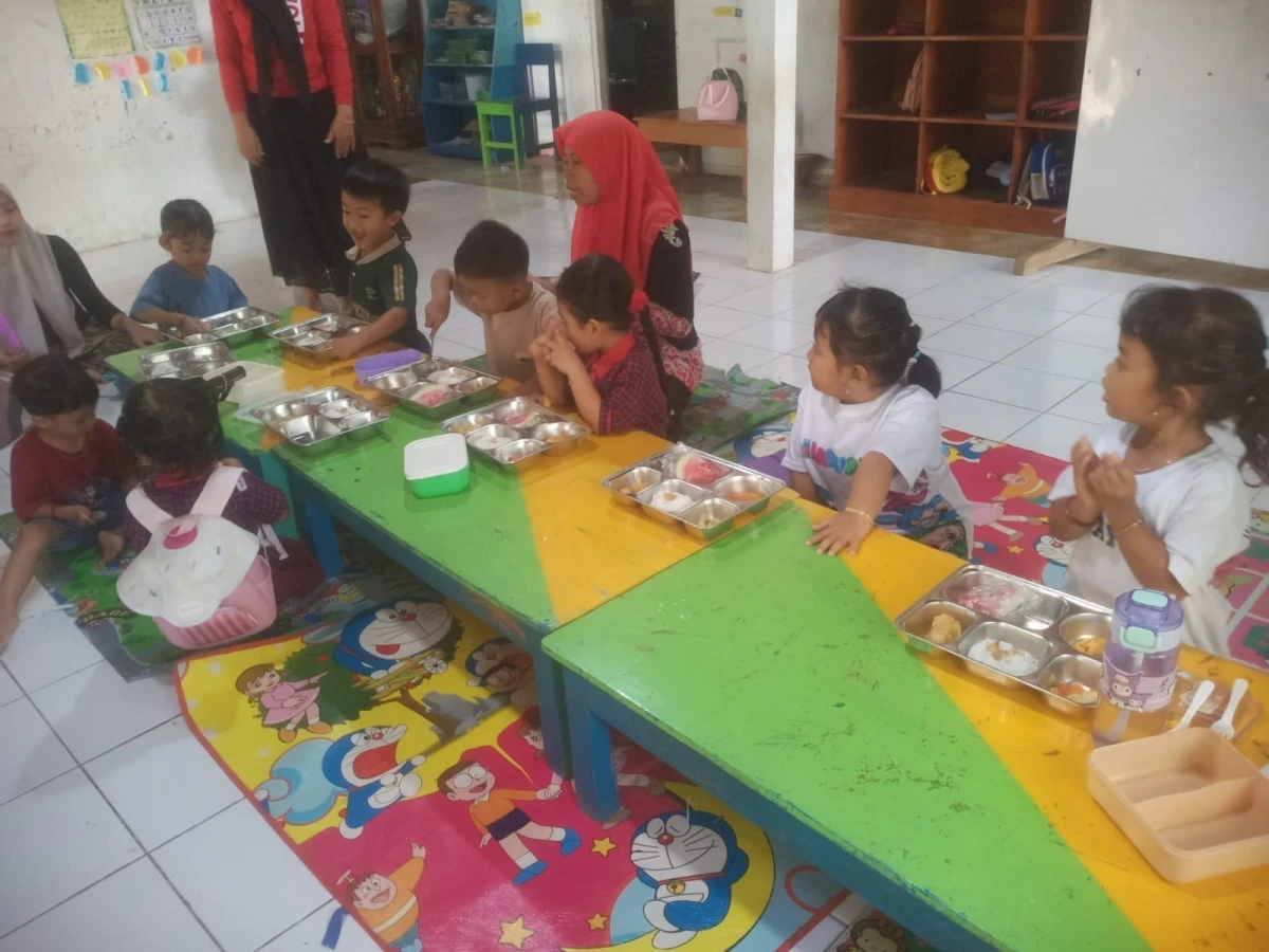 MAKANAN BERGIZI GRATIS