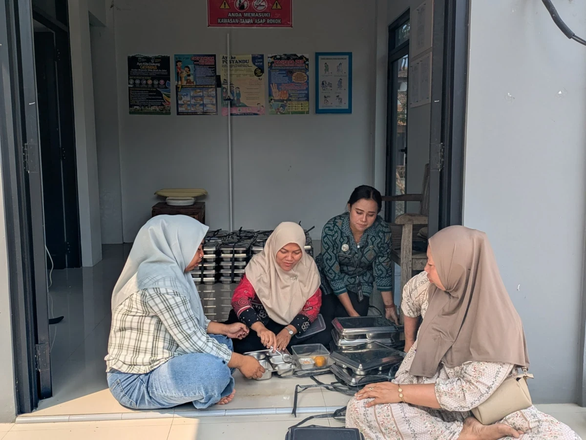 Peduli Gizi, PKK Telukawur Bersama Kader Kesehatan Salurkan MBG 3B