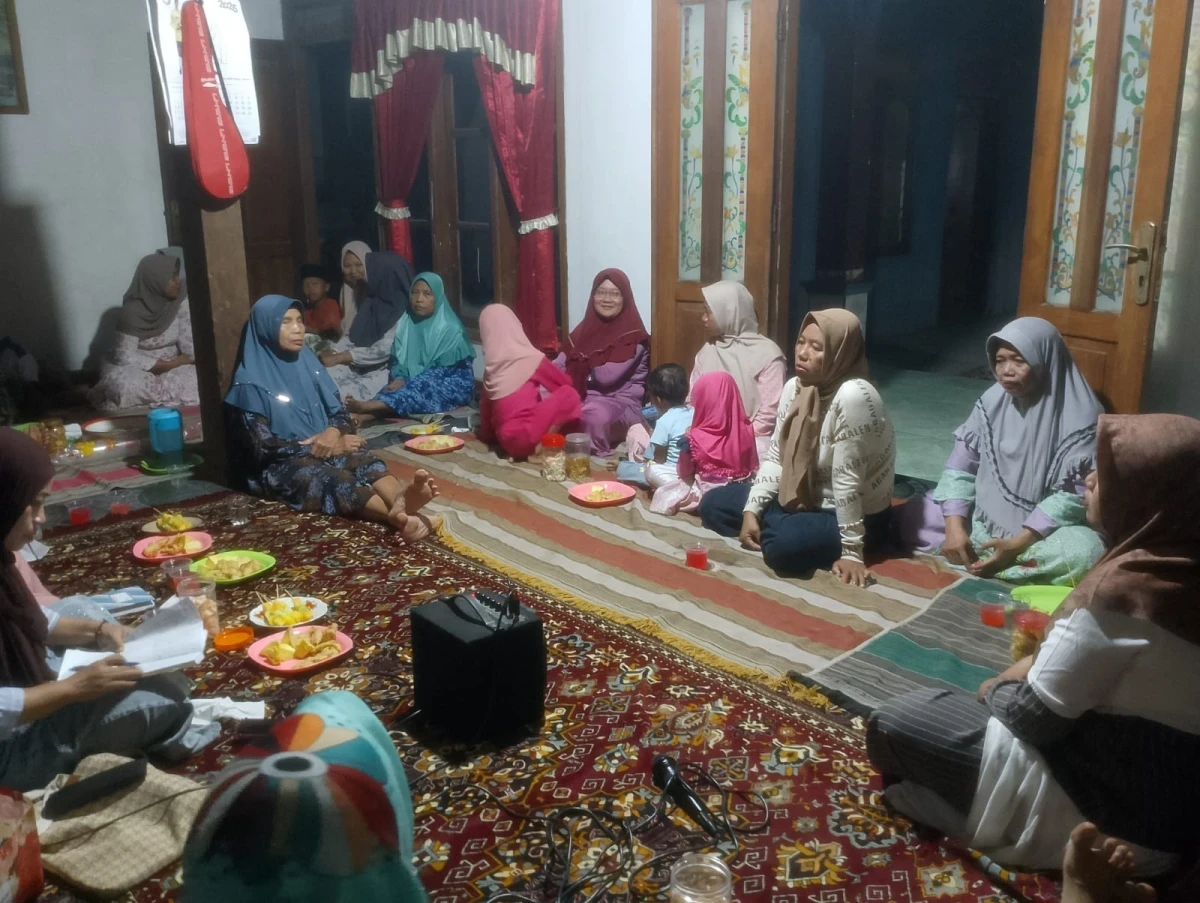 Peringatan Maulid Nabi Muhammad SAW oleh Ibu-Ibu Warga RT 07/RW 07 Desa Karanggondang