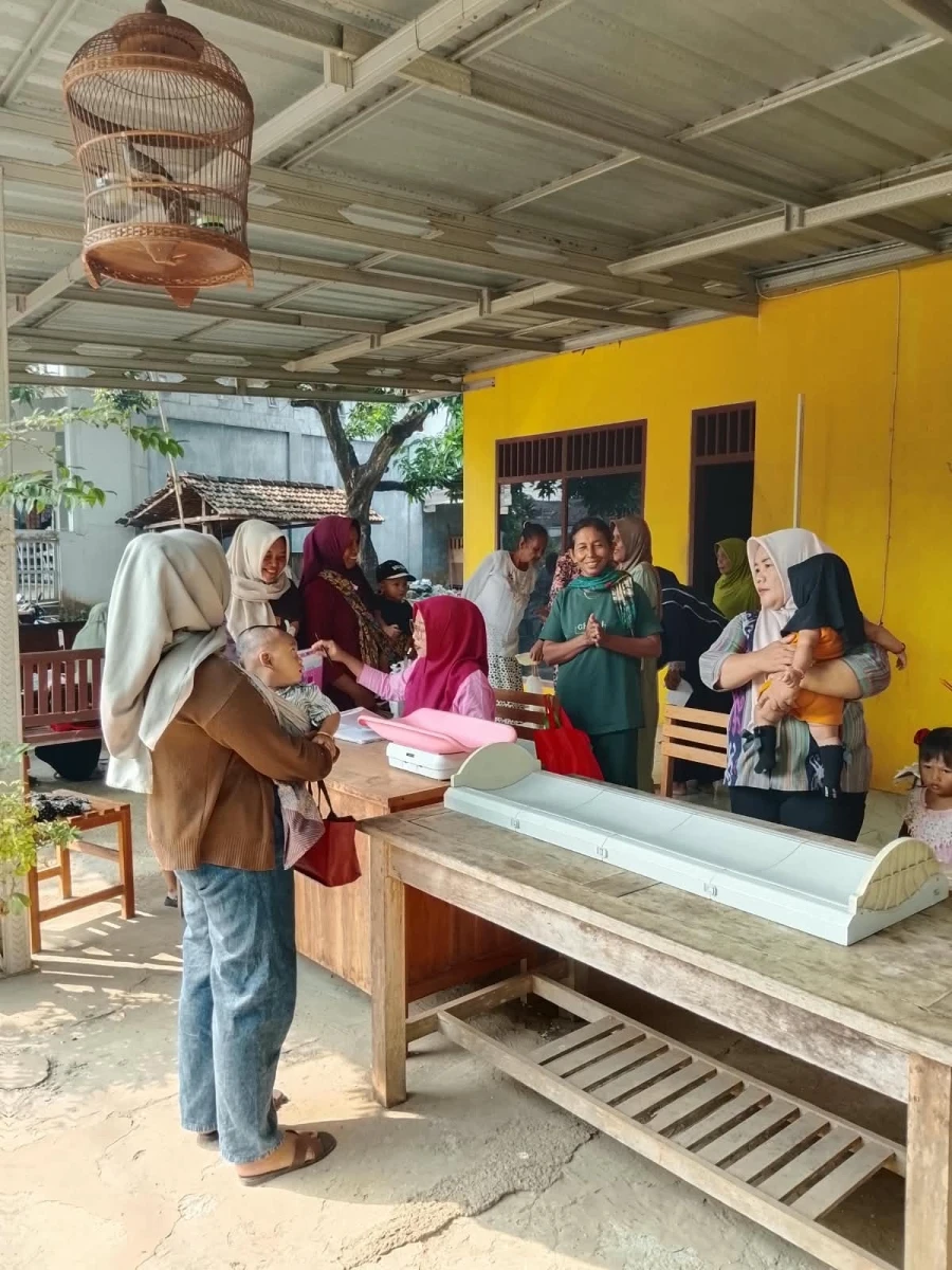 Posyandu Harapan 3 Desa Karanggondang Gelar Layanan Kesehatan Balita dan Lansia