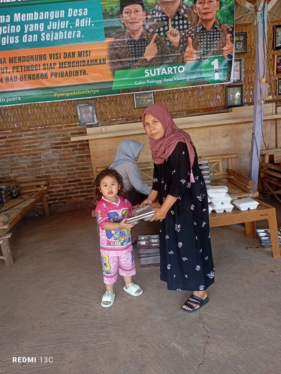 PEMBAGIAN MBG BALITA DI POS PANDAN 1 DESA KEDUNGCINO