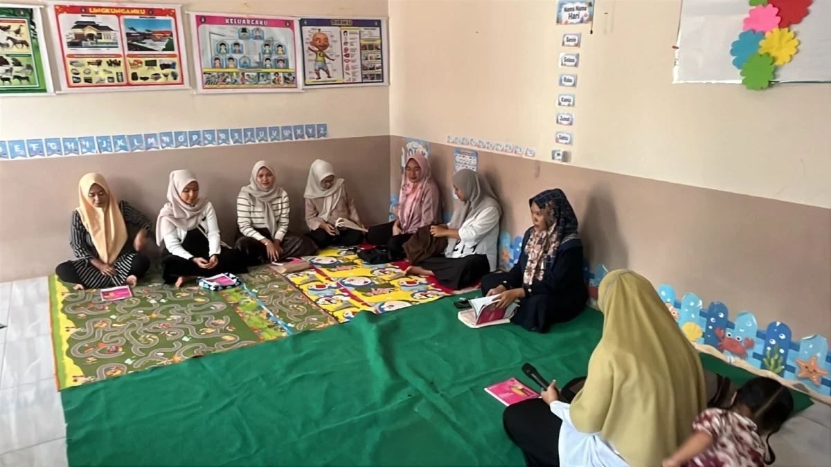 Kegiatan kelas ibu hamil desa Sengonbugel bulan September dengan pemateri dari bidan Puskesmas Mayong 2 
