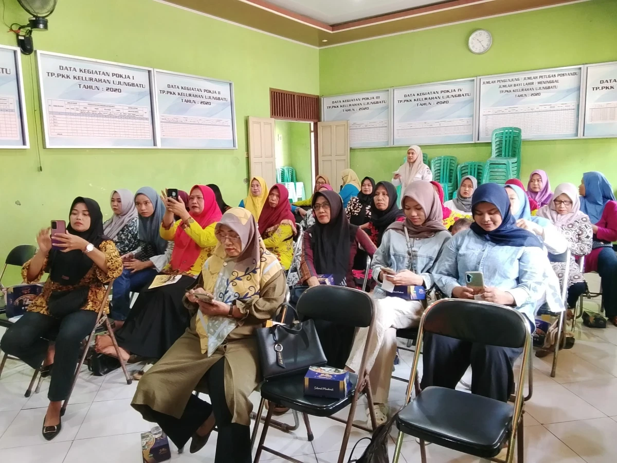 SOSIALISASI POLA HIDUP SEHAT DAN GIZI SEIMBANG BAGI REMAJA. PADA 