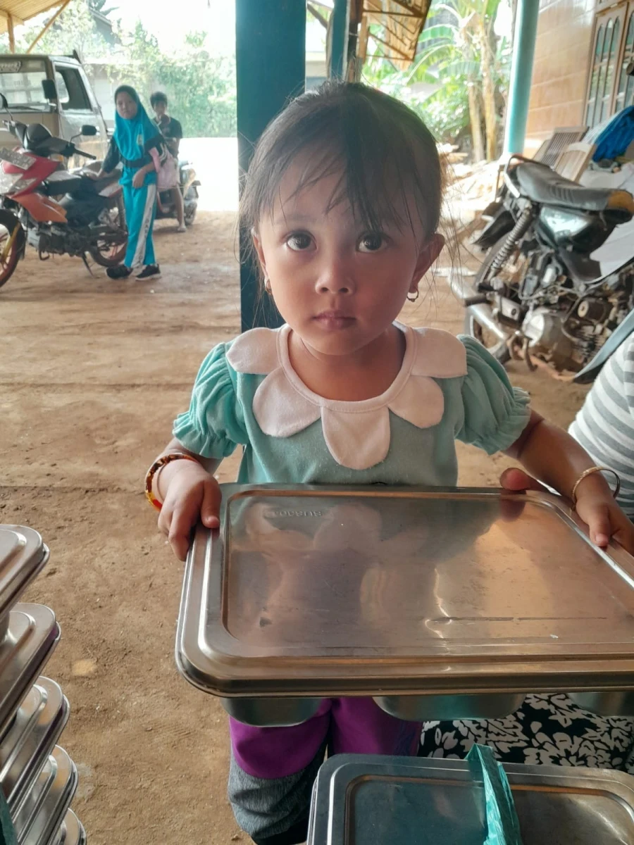 Distribusi Makan Bergizi Gratis (MBG) di Posyandu Harapan 6 RW 07 Desa Karanggondang