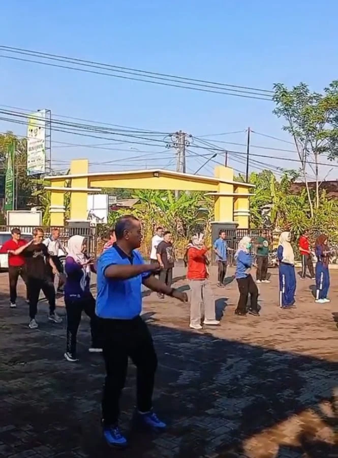 Pengurus TP PKK Kecamatan Pakis Aji Ikuti Senam Bersama Jajaran Dinas dan Instansi