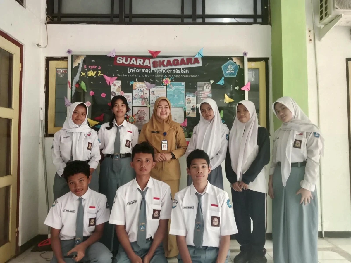 Bunda Literasi Dampingi Anak dalam Pengembangan Mading Sekolah