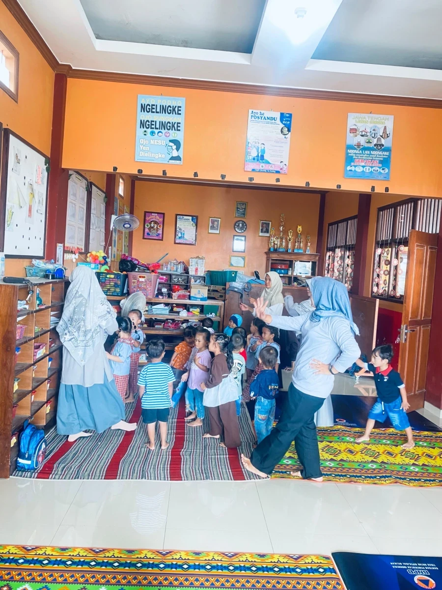 Peringatan horn di pos paud giri sentana desa sowan kidul. 