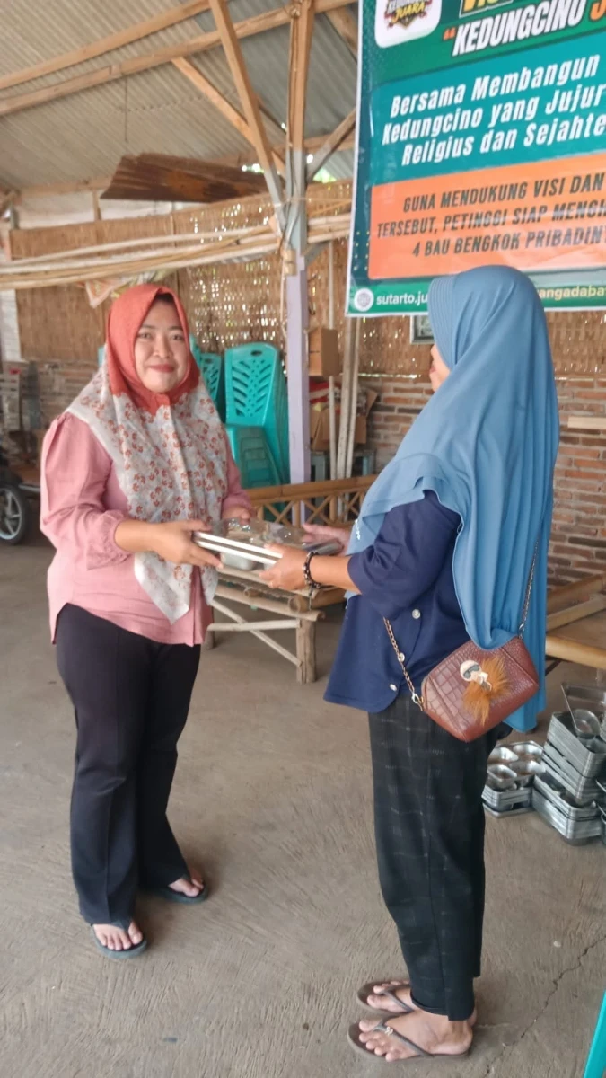 PEMBAGIAN MBG IBU HAMIL DI POS PANDAN 1 DESA KEDUNGCINO