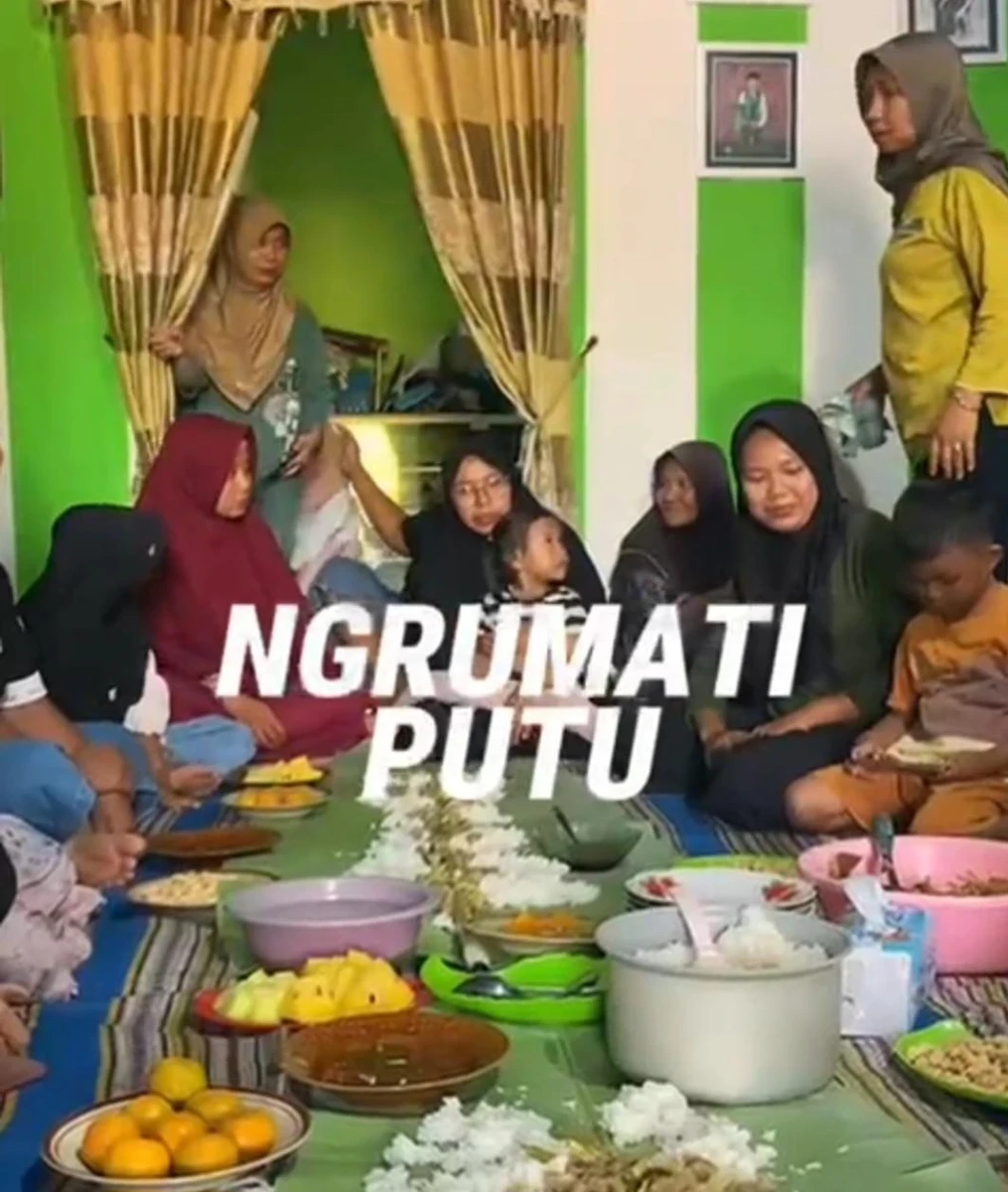 Tradisi Ngrumat Putu Keluarga Pak Rasno: Hangatnya Keberkahan dan Kebersamaan di Karanggondang