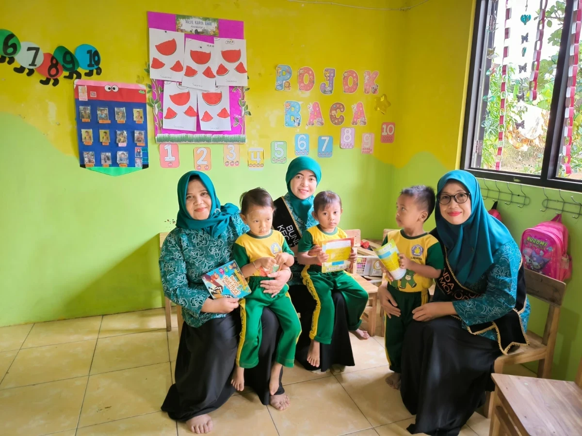 Bunda Literasi Kecamatan Mlonggo Kunjungi Pos PAUD Kasih Bunda Mororejo, Perkuat Budaya Literasi Sejak Dini