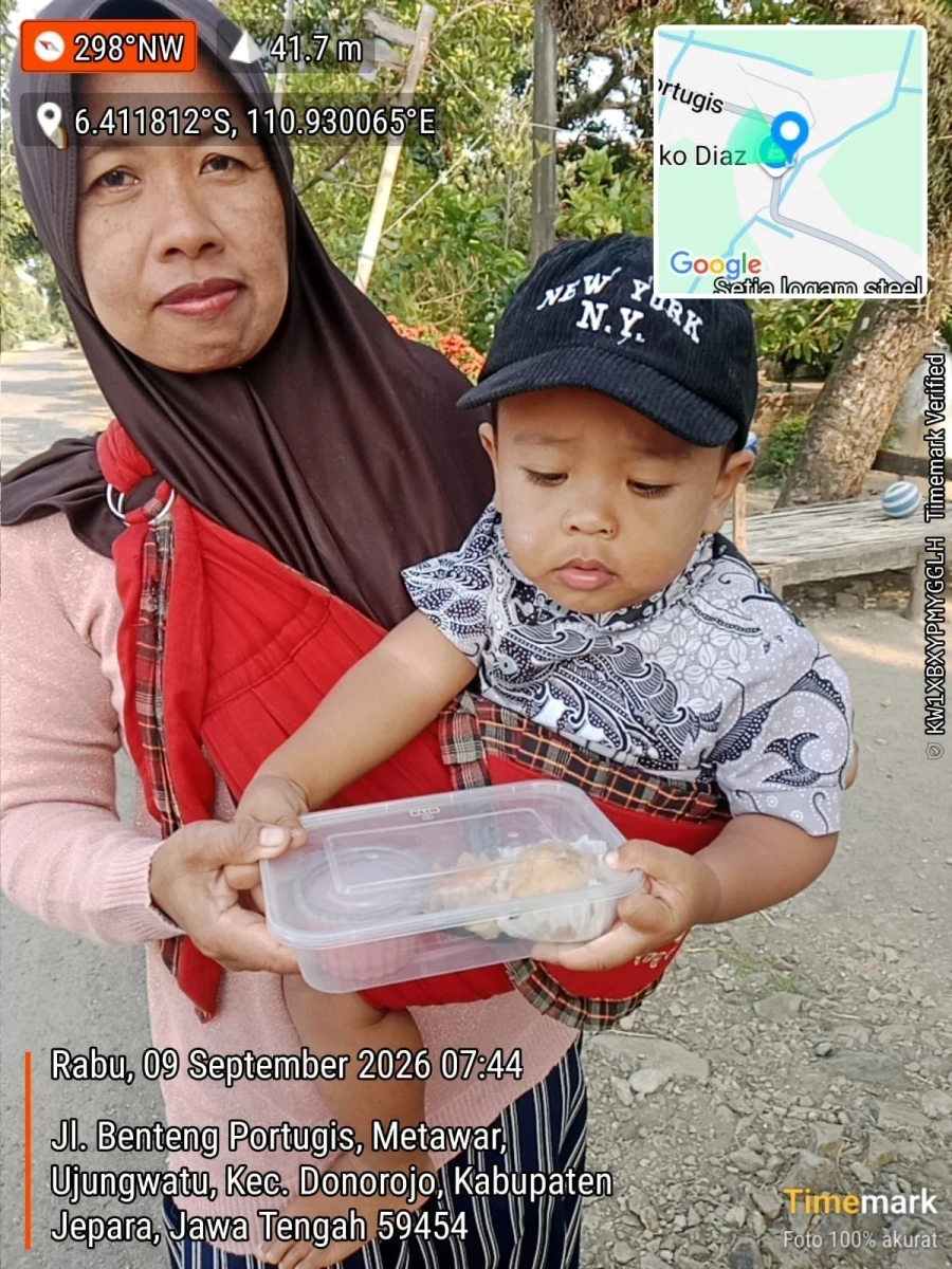 DI POSYANDU TP.PKK Pokja IV DESA UJUNGWATU BERSAMA KADER DALAM KEGIATAN PMT BOK.