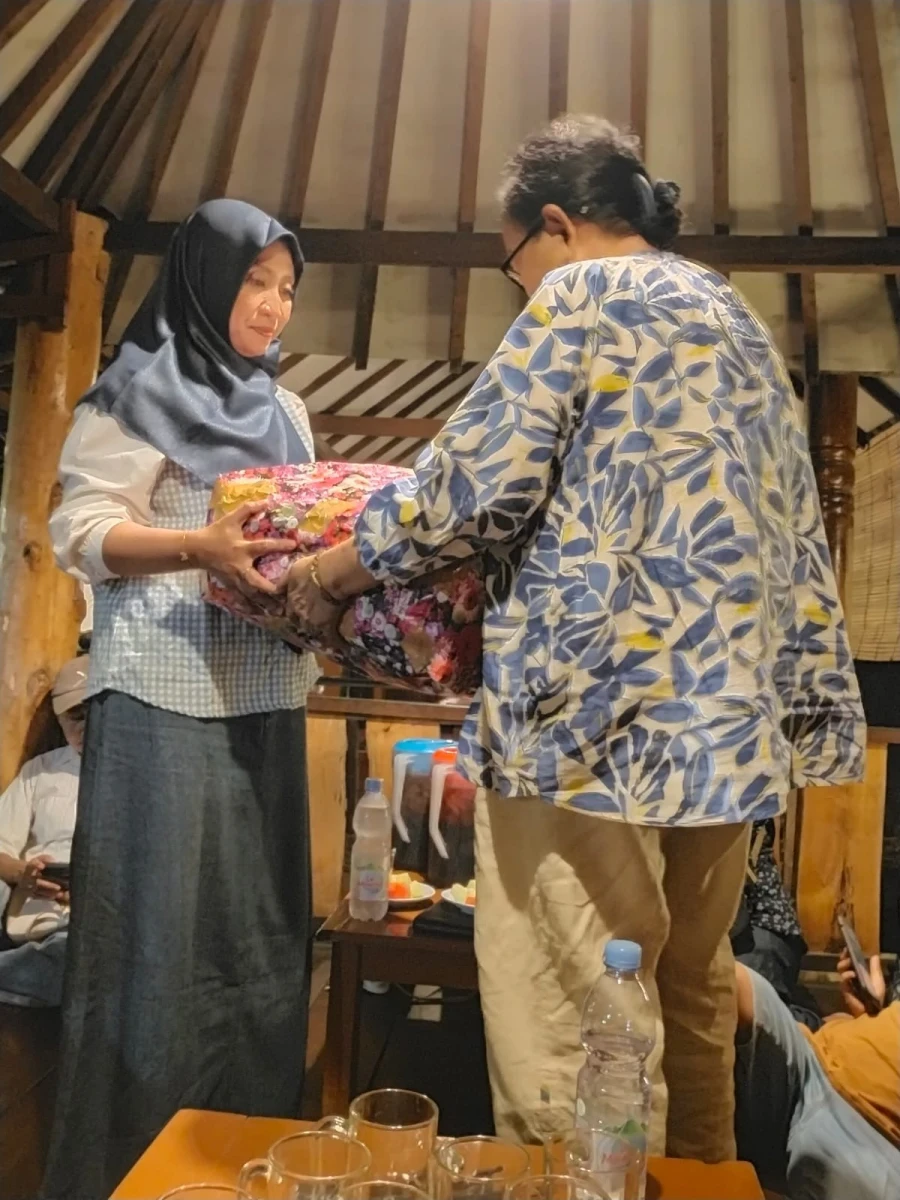 LEPAS SAMBUT BIDAN DESA BANYUMANIS DENGAN PENGURUS PKK DESA BANYUMANIS