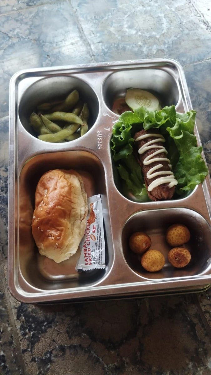 MAKANAN BERGIZI GRATIS