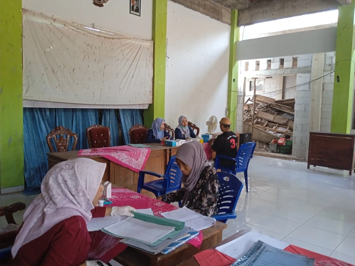 Kegiatan pos bindu di pendopo bale desa Rau
