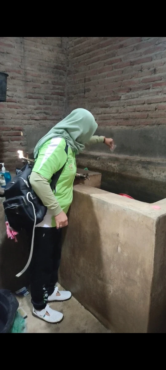 Pemberian bubuk Abate kepada warga 